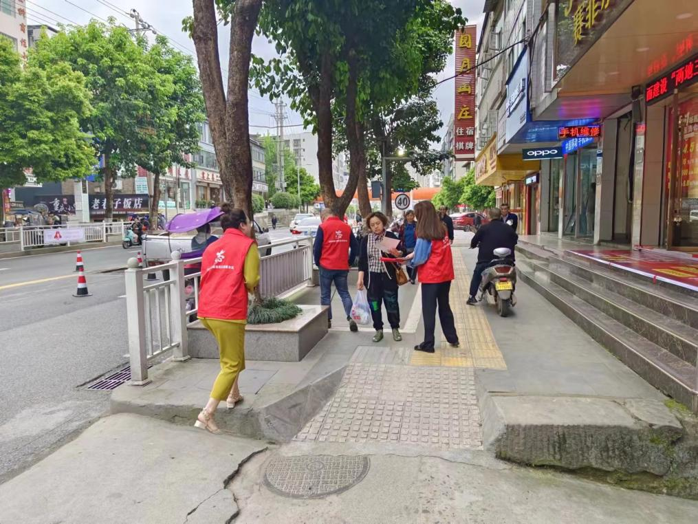 巴中市秦巴農(nóng)業(yè)融資擔(dān)保股份有限公司開展“創(chuàng)建文明城市，傳遞文明理念”主題創(chuàng)文宣傳活動(dòng)